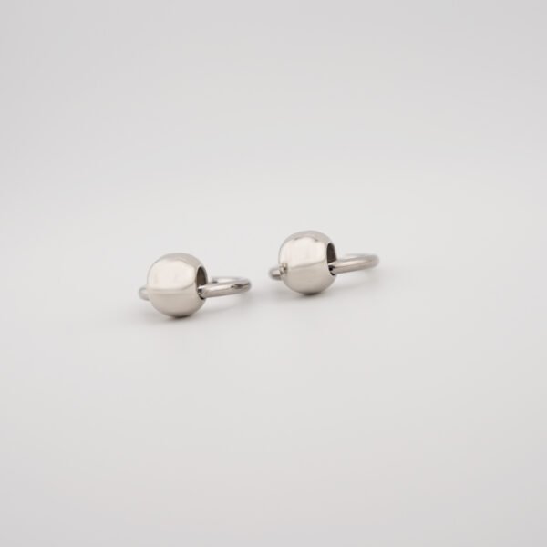 Alternative view of Σκουλαρίκια Ασημένια Huggie Ball
