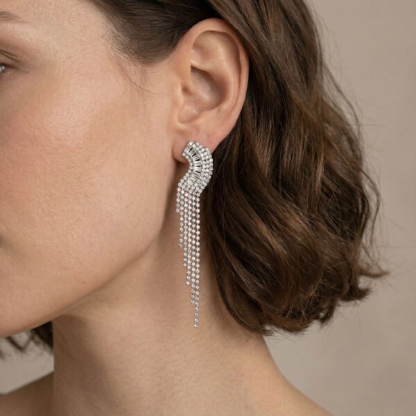 Alternative view of Σκουλαρίκια Ασημένια Crescent Charm με λευκά ζιργκόν